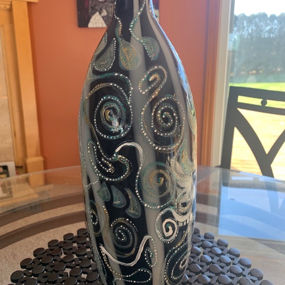 One of a kind hand painted large glass vase. New - Picture 3 of 8